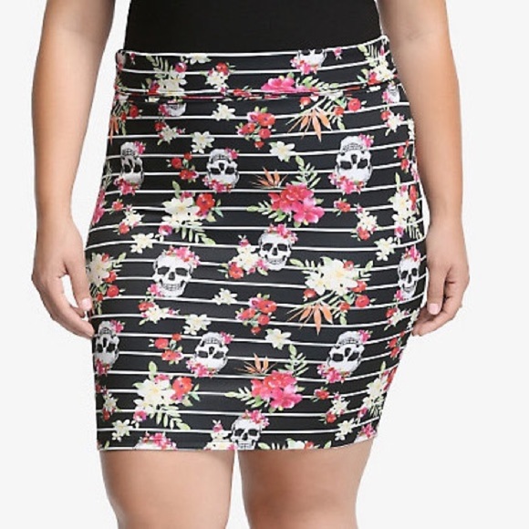 torrid Dresses & Skirts - Torrid Tropical Skulls Stretchy Skirt, 4x.